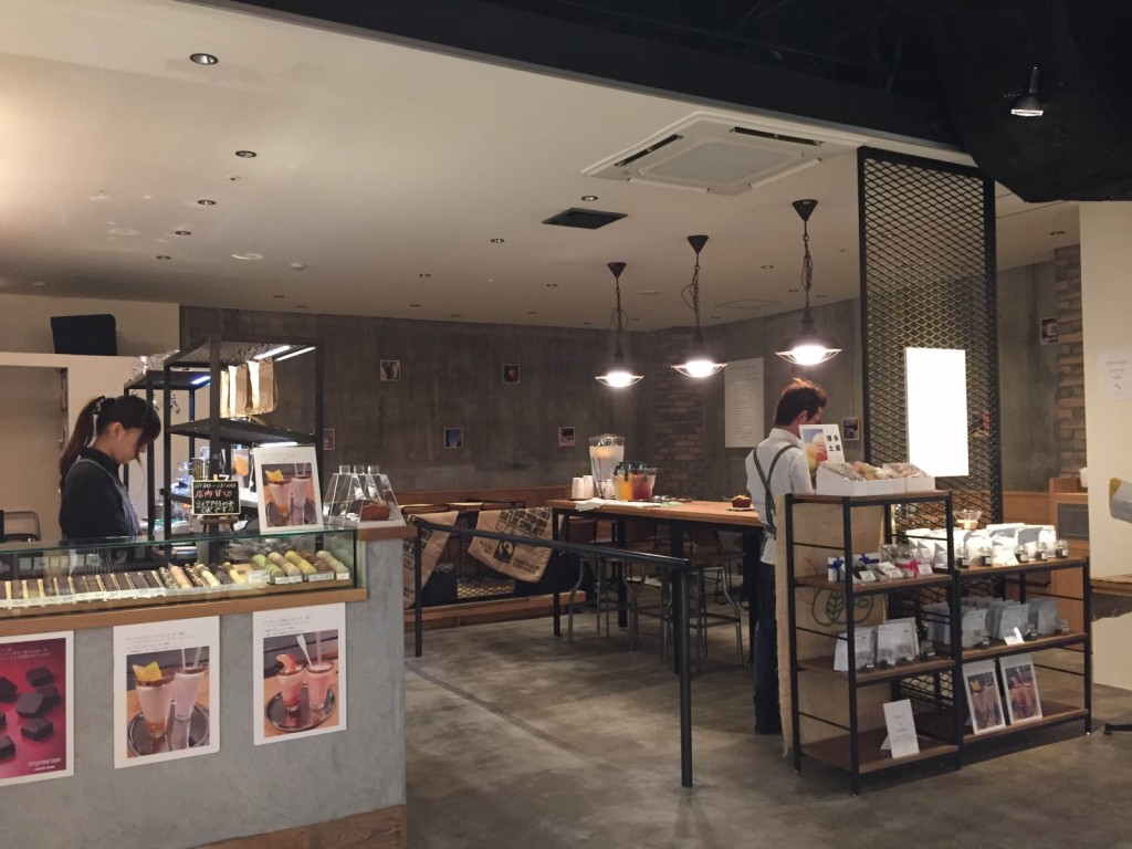 アンプレスィオン ビオエキタブルショコラ カフェ ソラリアプラザ店